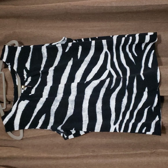 Ivanka Trump Tops - Ivanka Trump zebra print sleeveless blouse L
